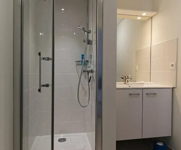 Face à La - 50 M De La Des Homardiers * La Guérinière