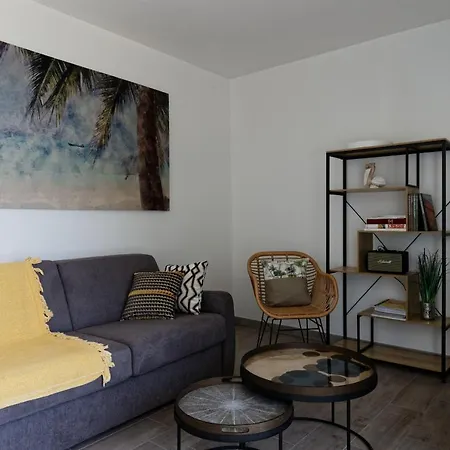 Face A La - 50 M De La Des Homardiers *