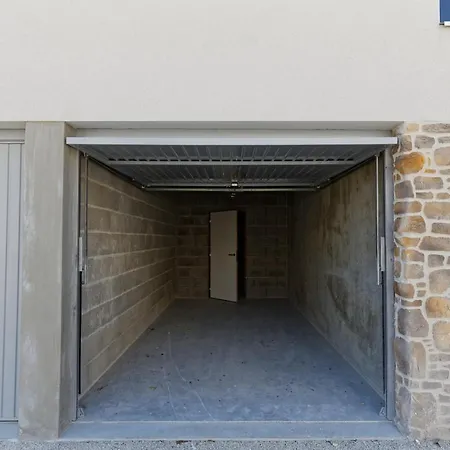 Face à La - 50 M De La Des Homardiers * La Guérinière