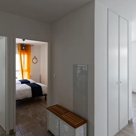 Face A La - 50 M De La Des Homardiers