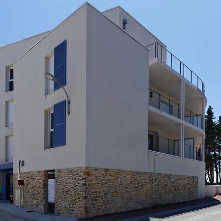 Face à La - 50 M De La Des Homardiers *