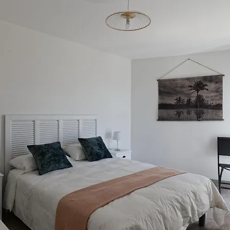 Face A La - 50 M De La Des Homardiers * La Gueriniere