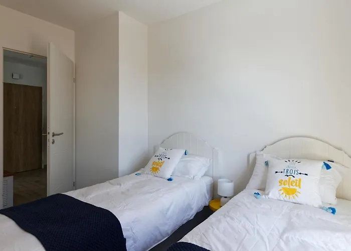 Face à La - 50 M De La Des Homardiers Appartement