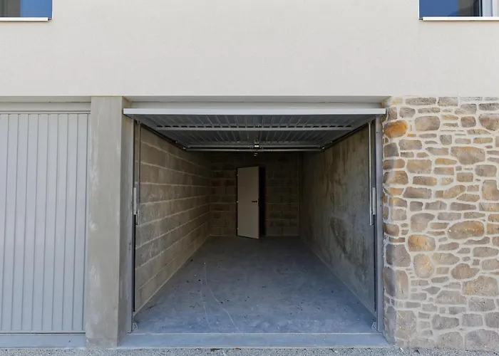 Face à La - 50 M De La Des Homardiers * La Guérinière