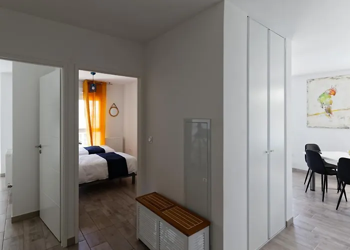 Face à La - 50 M De La Des Homardiers