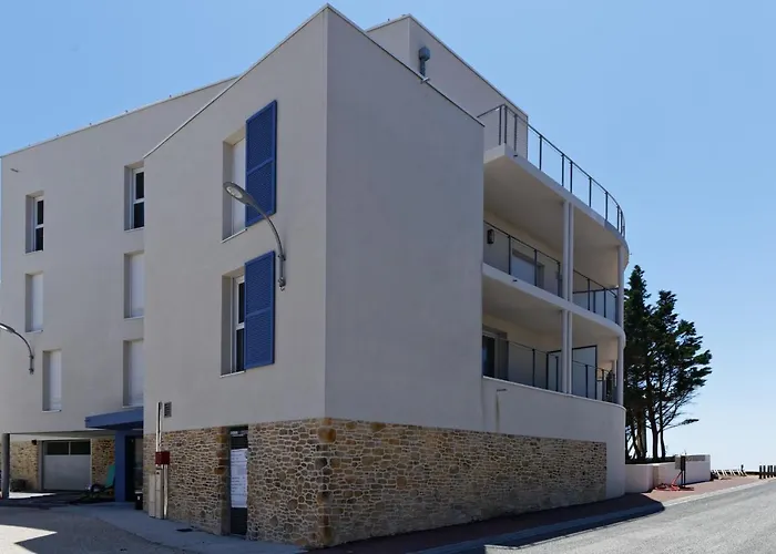 Face à La - 50 M De La Des Homardiers *