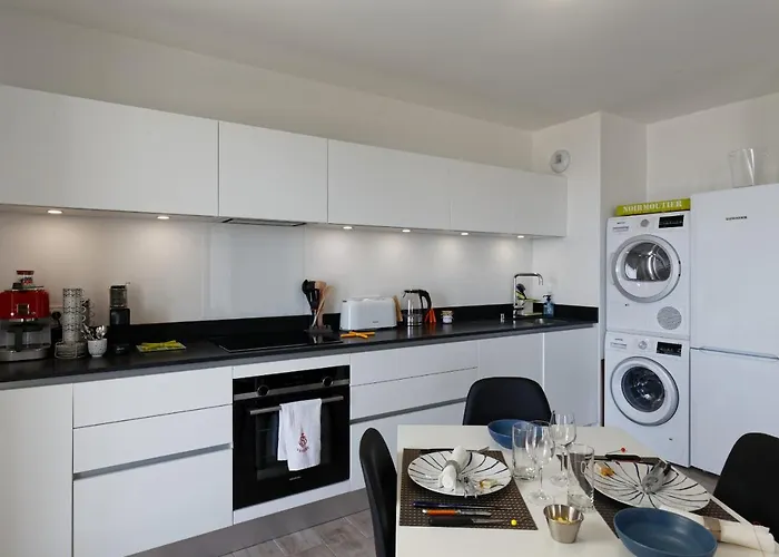 Face à La - 50 M De La Des Homardiers *