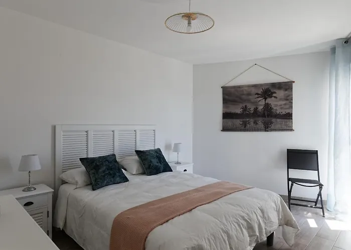 Face A La - 50 M De La Des Homardiers * La Guérinière